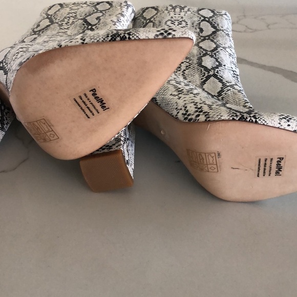 NWOT RAYE xREVOLVE Black and White Snake Skin Boots with Stacked Heel Size 6 - Picture 5 of 7
